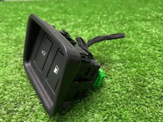 Кнопка открытия багажника, ориг. номер M8E2-11B654-AB, Land Rover Range Rover Sport 2022-2026