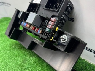 Блок предохранителей, ориг. номер LR153004, M8E2-14N030-BB, Land Rover Range Rover Sport 2022-2026