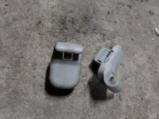 крючок козырька, Mazda Mazda3 2006-2009