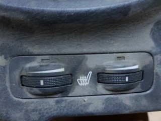 кнопка обогрева сидения, Toyota Avensis 2003-2006