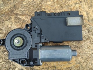 Моторчик стеклоподъемника задний правый., ориг. номер NOMER, 3W5959704C, KATALOGU, SOVMESTIMYE, 3D2837016AA, 3D2837016AL, 3D2837016B, Bentley Flying Spur