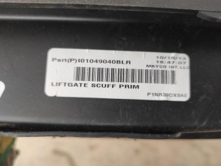 Накладка задней панели, ориг. номер NOMER, KATALOGU, SOVMESTIMYE, 01049040BLR, 01049040, Jeep Grand Cherokee WK2 SRT8 2013-2016
