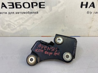 Кронштейн троса КПП, ориг. номер 335A0-20010, Toyota Avensis 2006-2009