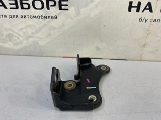 Кронштейн троса КПП, ориг. номер 335A0-20010, Toyota Avensis 2006-2009