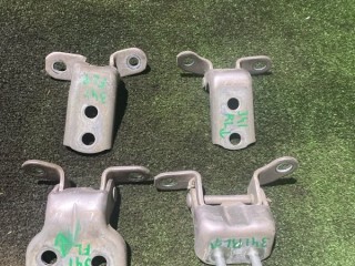 петля двери, Toyota Corolla Runx 2002-2004