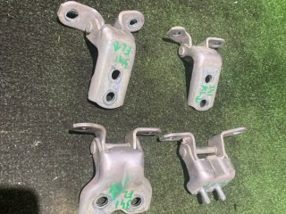 петля двери, Toyota Corolla Runx 2002-2004