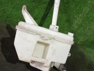 бачок омывателя, ориг. номер 8530160040, 8533060150, 8535560150, 8528050020, Toyota Corolla 2016-2019