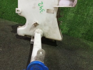 бачок омывателя, ориг. номер 8530160040, 8533060150, 8535560150, 8528050020, Toyota Corolla 2016-2019