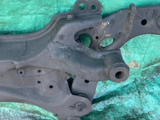 балка подвески, Toyota Avensis 2011-2015