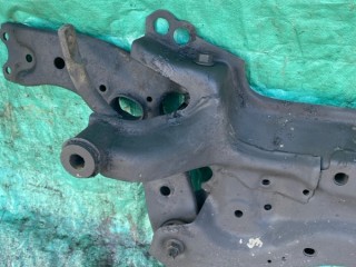 балка подвески, Toyota Avensis 2011-2015