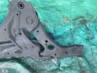 балка подвески, Toyota Avensis 2011-2015