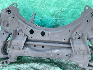балка подвески, Toyota Avensis 2011-2015