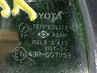 Стекло двери, Toyota Corolla Runx 2002-2004