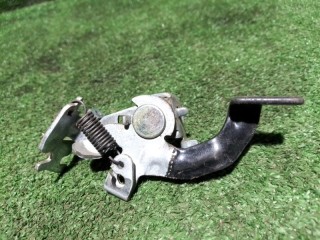 Рычаг открывания бензобака, Toyota Ipsum 1998-2009