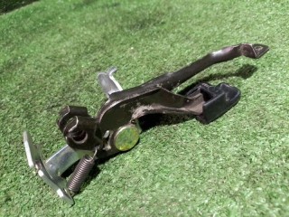 Рычаг открывания бензобака, Mitsubishi Lancer 2003-2010