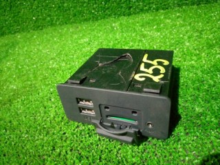 Разъем USB, ориг. номер BHP1-669U0, Mazda Axela 2016-2019