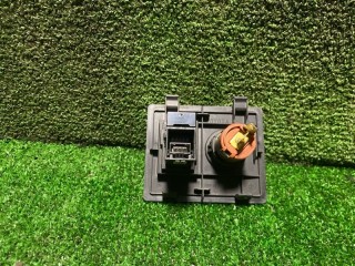 Разъем USB, ориг. номер 86190-02070, Toyota Avensis 2011-2015