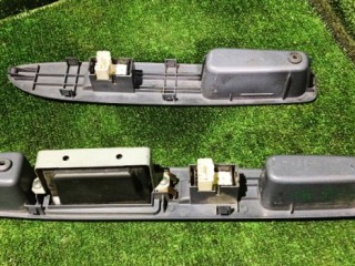 Кнопка стеклоподъемника, ориг. номер 74272-44010, Toyota Ipsum 1996-1998