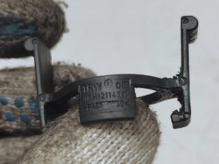 Запорная скоба, ориг. номер 06H121142C, Volkswagen Passat 2011-2015