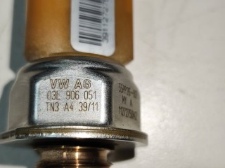 Датчик давления топлива, ориг. номер 03L906054, 03L906051, 03L906054A, 55PP26-02, 85PP26-93, Volkswagen Transporter 2009-2015