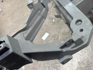 крепление фары (кронштейн фары) правой, ориг. номер 32234762, Volvo XC40 2017-2022