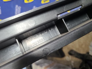 Кронштейн полки багажника правый, ориг. номер 32353159, 32353331, Volvo XC40 рест