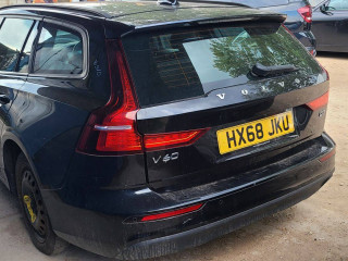 Volvo V60 2 поколение 2019г. 2.0 л., D4204T16, дизель, АКПП - фото №1