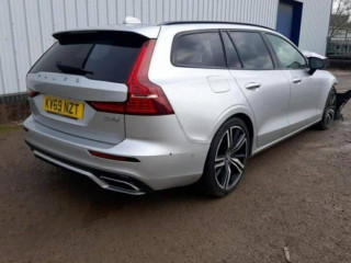 Volvo V60 2 поколение 2020г. 2.0 л., D4204T14, дизель, АКПП - фото №2