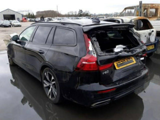 Volvo V60 2 поколение 2021г. 2.0 л., B 4204 T38, бензин, АКПП - фото №2