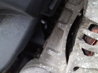 кронштейн генератора, ориг. номер 8200669494, Renault Megane 3 поколение 2008-2014