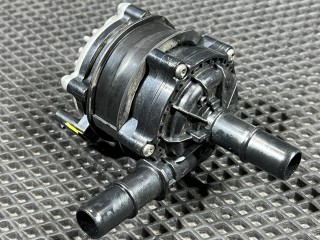 помпа, ориг. номер MU5A-8B552-DB, Ford Mustang Mach-E 2020-2026