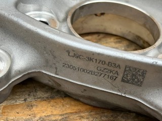 кулак передний правый, ориг. номер LJ9C-3K170-B3A, Ford Mustang Mach-E 2020-2026