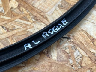 уплотнитель двери задний левый, ориг. номер 76924-6RA0A, Nissan Rogue T33 2020-2024