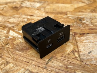 разъем AUX / USB, ориг. номер 253316UA0, Nissan Ariya FE0 2020-2026