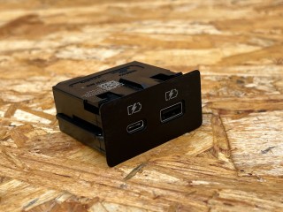 разъем AUX / USB, ориг. номер 253316UA0, Nissan Ariya FE0 2020-2026