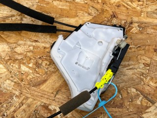 замок двери передней правой, ориг. номер 805006RA0A, 825006RR0A, 825006RR0B, Nissan Rogue T33 2020-2024