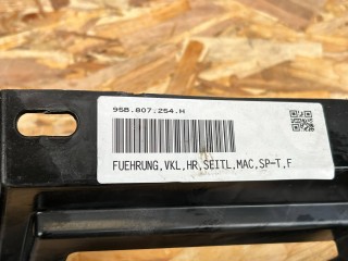 крепление бампера заднего правый, ориг. номер 95B807454H, 95B807254H, 95B807254G, Porsche Macan GTS 2-й рест