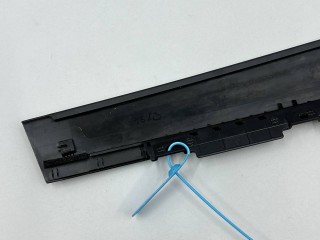 накладка двери передней правой, ориг. номер 82260-R0010, Kia Carnival 4