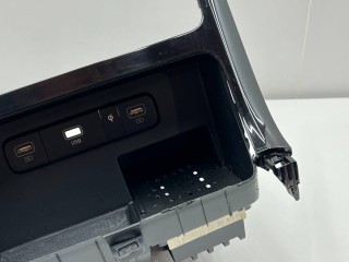 Разъем AUX / USB, ориг. номер B5301-528065, 84619-R0010, B5301-528062, Kia Carnival 4
