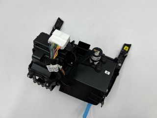 Разъем AUX / USB, ориг. номер B5301-528065, 84619-R0010, B5301-528062, Kia Carnival 4