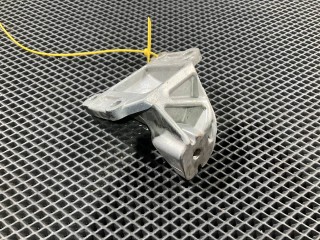 кронштейн двигателя правый, ориг. номер 11232AF400, Nissan Stagea M35 2001-2004