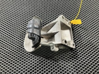 кронштейн двигателя левый, ориг. номер 11233AF401, Nissan Stagea M35 2001-2004