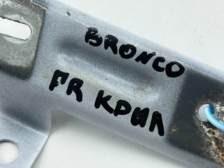 Крепления ( кронштейн ) крыла передний правый, ориг. номер M1072AA, Ford Bronco Sport 2020-2024
