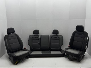 Салон (комплект сидений) Chevrolet Trax 2 2023-2026, внедорожник 5 дв., левый руль, 42813382