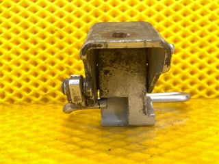 Петля двери задней левая нижняя, ориг. номер 7L0833411, Volkswagen Touareg 7L6 2002-2007