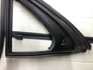 Уплотнитель стекла двери задний левый, ориг. номер A2227300117, Mercedes-Benz S-Class W222 2013-2017