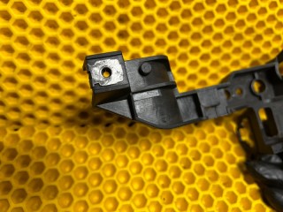 Кронштейн крепления подлокотника, ориг. номер 7L6863843, Volkswagen Touareg 7L6 2002-2007