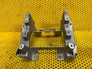 Кронштейн крепления подлокотника, ориг. номер 7L0863345, Volkswagen Touareg 7L6 2006-2010
