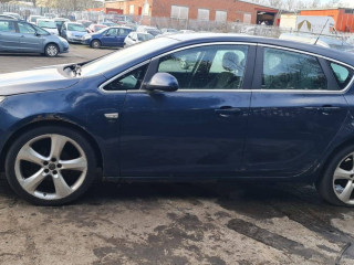 Opel Astra J 2010г. 1.6 л., A 16 XER - фото №3