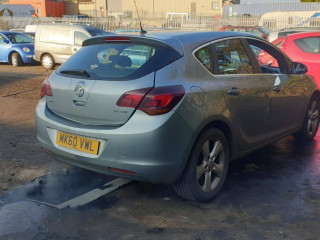 Opel Astra J 2010г. 1.7 л., A 17 DTR - фото №2
